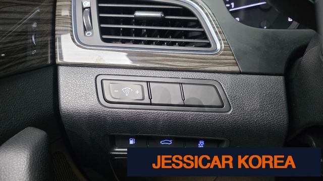 2015 Hyundai LF Sonata - Thumbnail 3