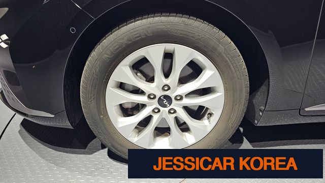 2023 Kia K8 - Thumbnail 9