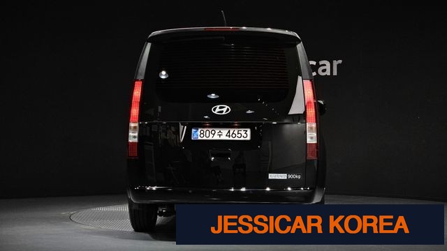 2025 Hyundai Staria - Thumbnail 3