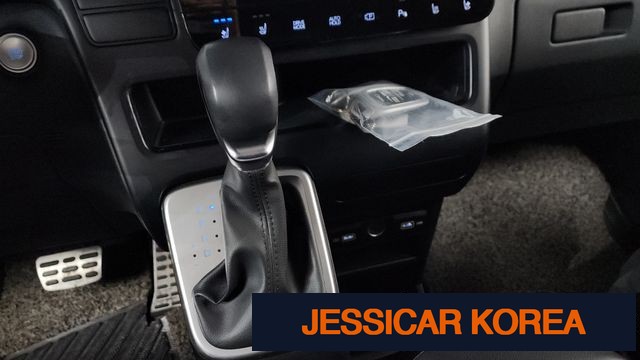 2023 Hyundai Staria - Thumbnail 2