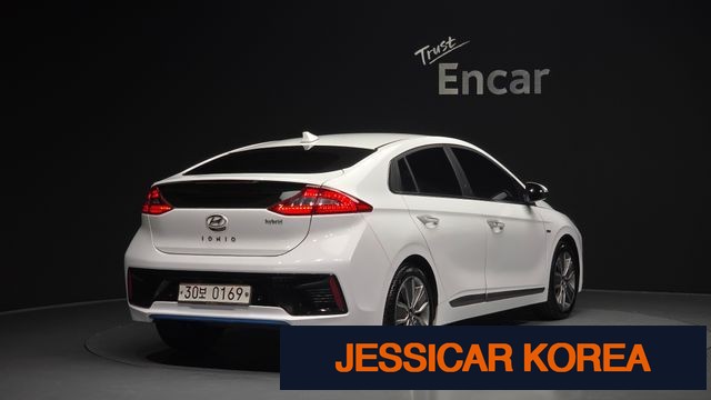 2016 Hyundai Ioniq Hybrid - Thumbnail 4