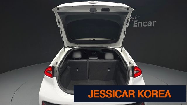 2016 Hyundai Ioniq Hybrid - Thumbnail 9