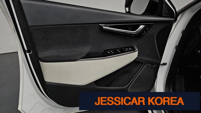 2022 Kia EV6 - Thumbnail 9