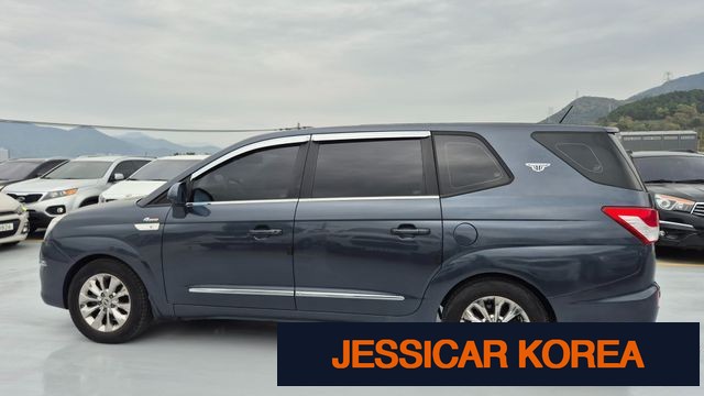 2016 KG Mobility Korando Turismo - Thumbnail 2