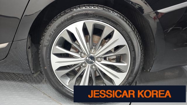 2022 Kia K8 - Thumbnail 3