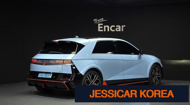 2024 Hyundai Ioniq 5 - Thumbnail 2