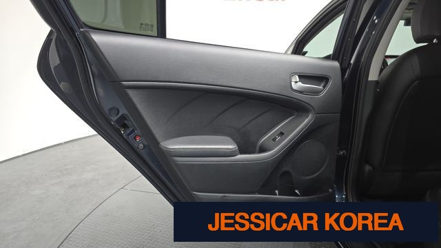 2017 Kia The New K3 - Thumbnail 8