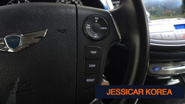 2012 Hyundai Genesis - Thumbnail 4