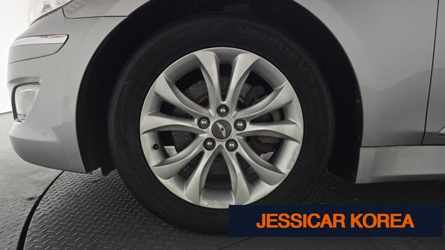 2012 Hyundai Genesis - Thumbnail 10