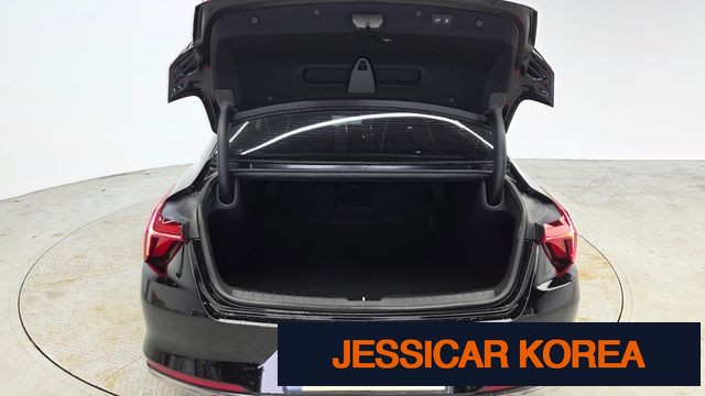 2023 Kia K8 - Thumbnail 3