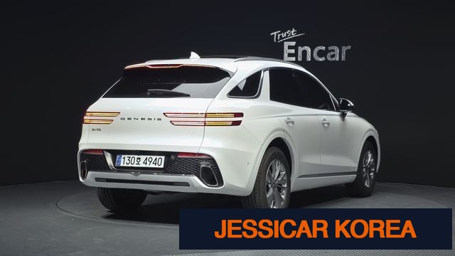 2024 Genesis GV70 - Thumbnail 10