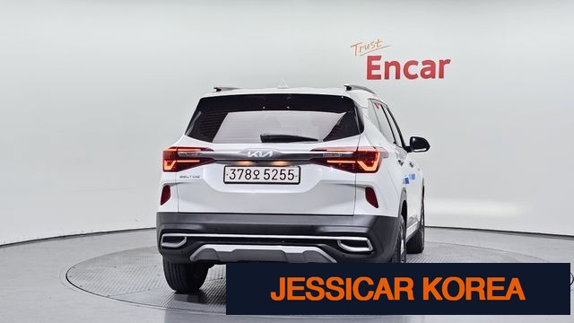 2023 Kia Seltos - Thumbnail 3