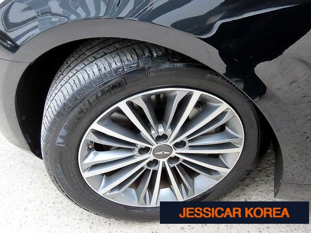 2016 Genesis EQ900 - Thumbnail 3