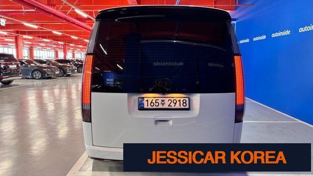 2025 Hyundai Staria - Thumbnail 4