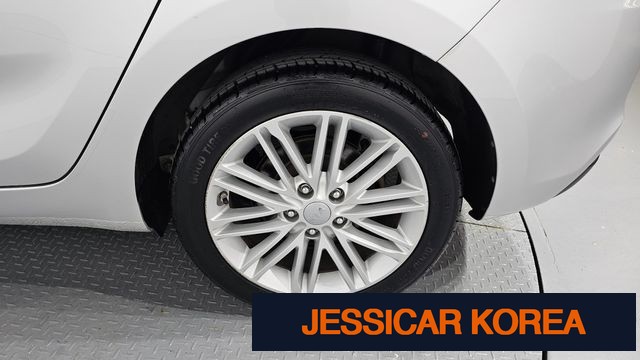 2017 Kia The New Karen's - Thumbnail 10