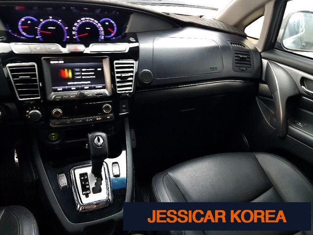 2017 KG Mobility Korando Turismo - Thumbnail 3