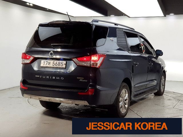2017 KG Mobility Korando Turismo - Thumbnail 8