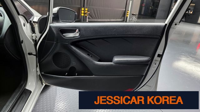 2014 Kia K3 - Thumbnail 3