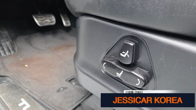 2018 KG Mobility Korando Turismo - Thumbnail 2