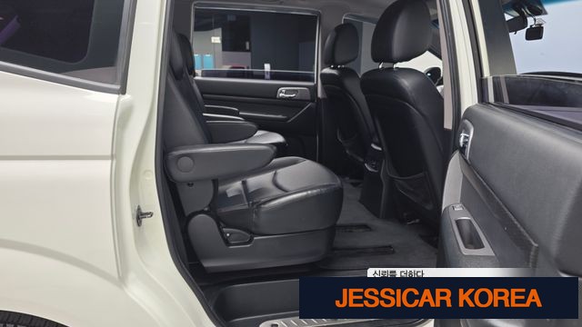 2018 KG Mobility Korando Turismo - Thumbnail 3