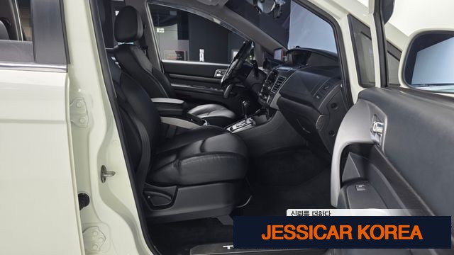 2018 KG Mobility Korando Turismo - Thumbnail 4