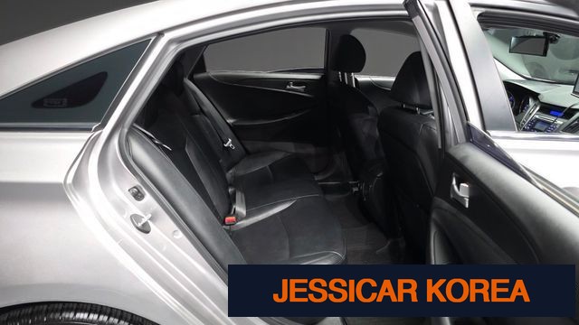 2012 Hyundai YF Sonata - Thumbnail 2