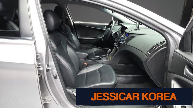 2012 Hyundai YF Sonata - Thumbnail 3