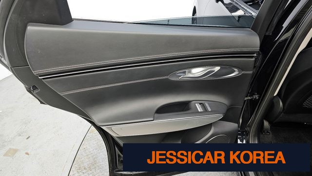 2021 Genesis GV70 - Thumbnail 9