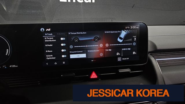 2025 Hyundai Ioniq 5 - Thumbnail 3
