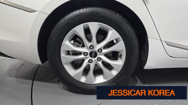 2022 Kia K8 - Thumbnail 10