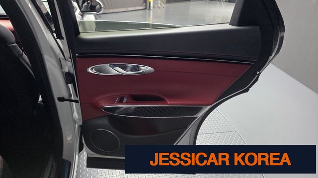 2022 Genesis GV70 - Thumbnail 9