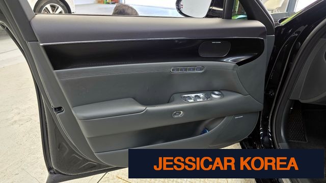 2023 Genesis G90 (RS4) - Thumbnail 2