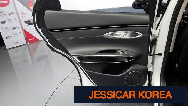 2023 Genesis GV70 - Thumbnail 8