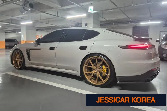 2014 Porsche Panamera - Thumbnail 2