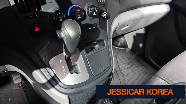 2015 Hyundai Grand Starex - Thumbnail 3