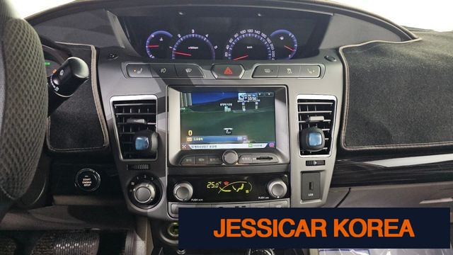 2016 KG Mobility Korando Turismo - Thumbnail 3