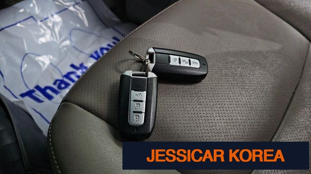 2016 KG Mobility Korando Turismo - Thumbnail 8