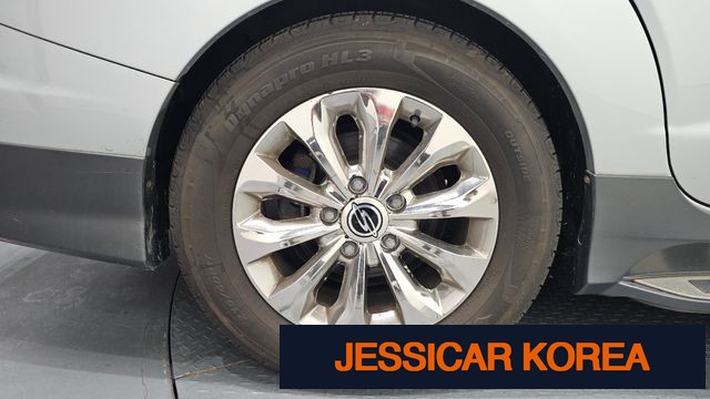 2016 KG Mobility Korando Turismo - Thumbnail 10