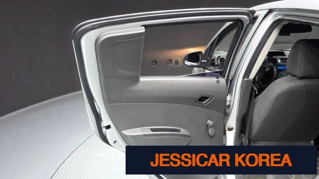 2014 Chevrolet Spark - Thumbnail 2