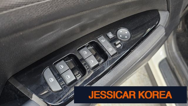 2022 Kia Sportage 5th Gen - Thumbnail 5