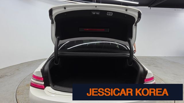 2022 Genesis G80 (RG3) - Thumbnail 10