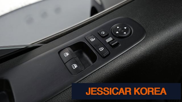 2024 Hyundai Staria - Thumbnail 3