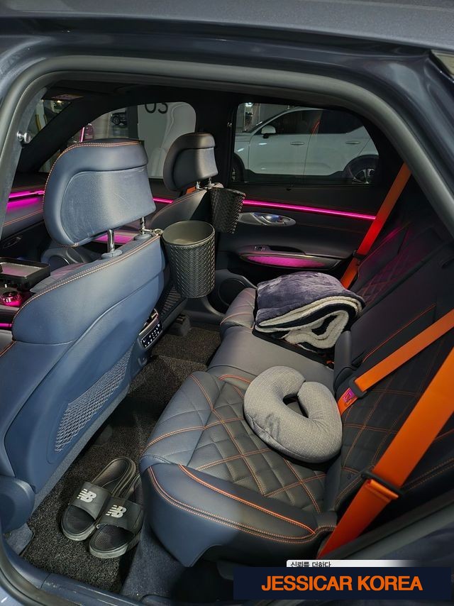 2025 Genesis GV70 - Thumbnail 3