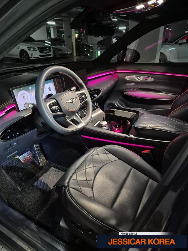 2025 Genesis GV70 - Thumbnail 8
