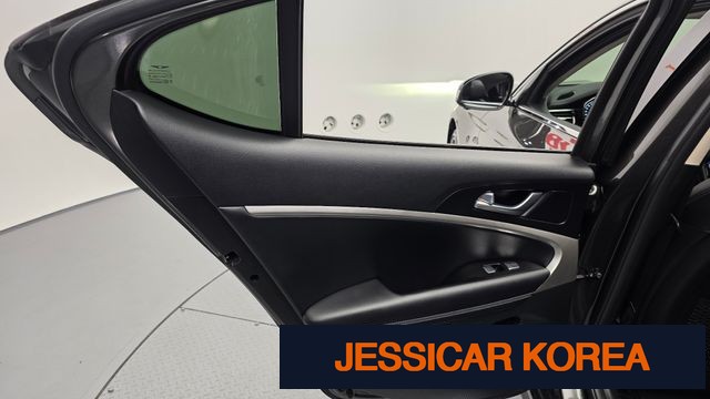 2025 Genesis The New G70 - Thumbnail 3