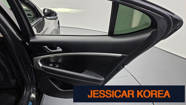2025 Genesis The New G70 - Thumbnail 4