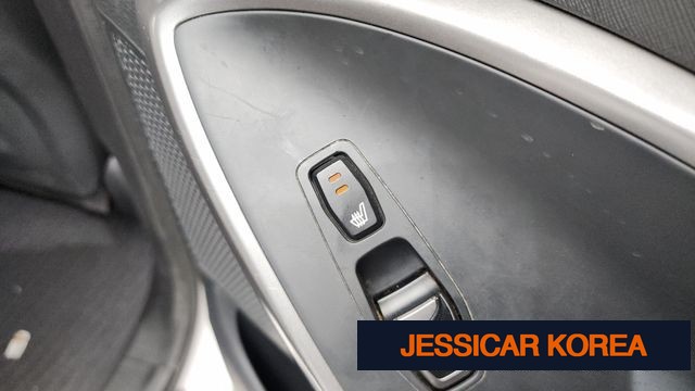2015 Hyundai Santa Fe DM - Thumbnail 2