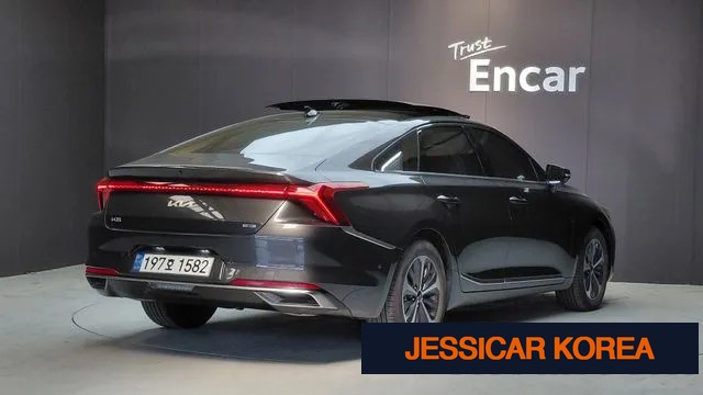 2022 Kia K8 Hybrid - Thumbnail 2