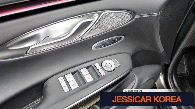 2025 Genesis GV70 - Thumbnail 2