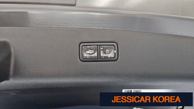 2025 Genesis GV70 - Thumbnail 4